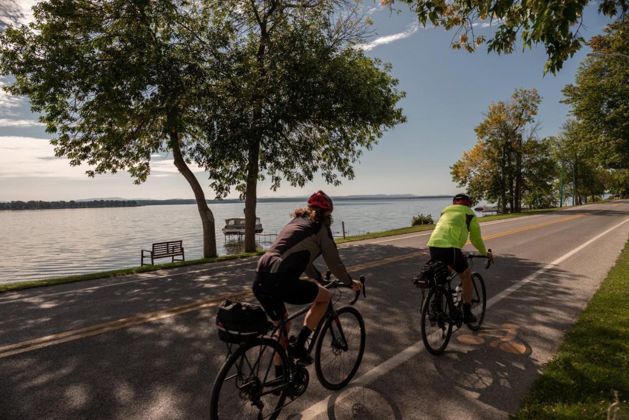 La Cache Du Lac Champlain เวอนีส-ออง-กิเบค ภายนอก รูปภาพ
