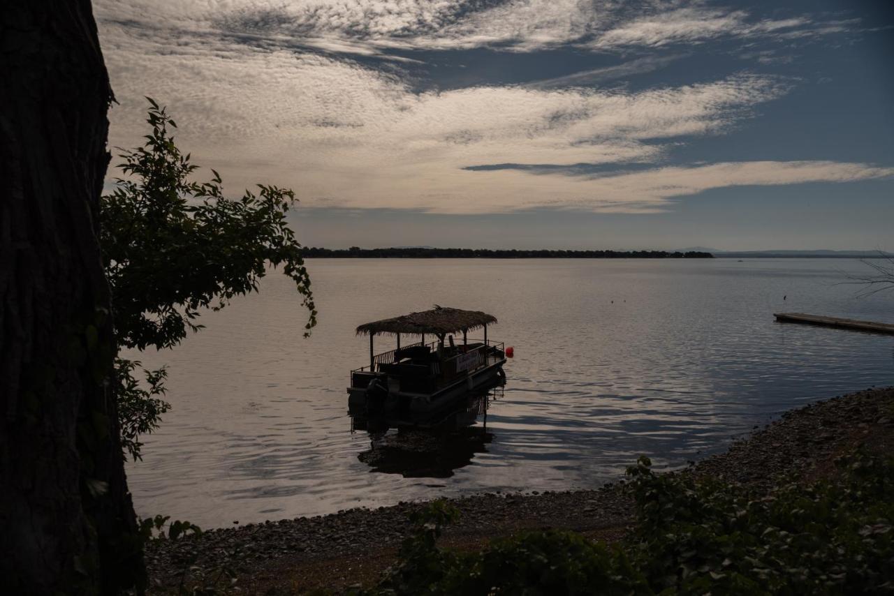 La Cache Du Lac Champlain เวอนีส-ออง-กิเบค ภายนอก รูปภาพ
